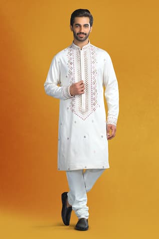 Char Chaand Dori & Sheesha Embroidered Kurta 
