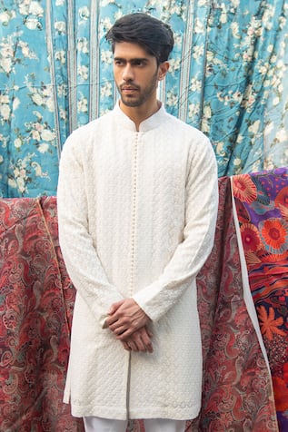 Char Chaand Floral Thread Embroidered Kurta 