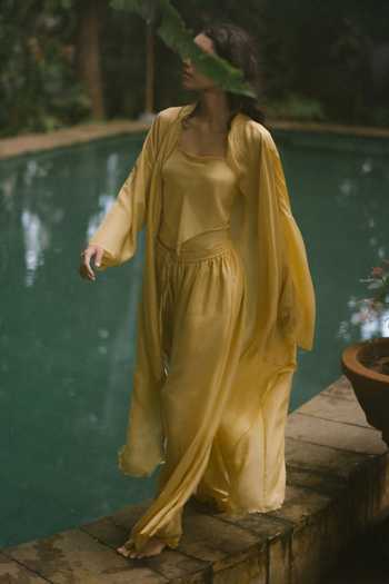 Ituvana Solid Yellow Triangular Top Set With Cape 