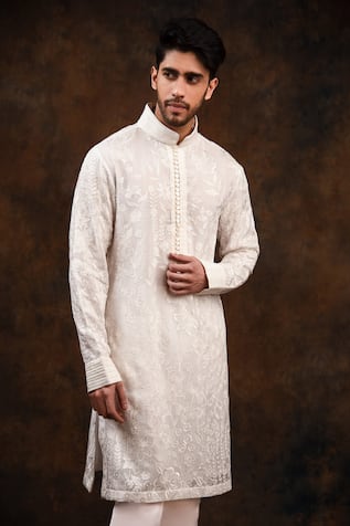 Char Chaand Floral Chikankari Embroidered Kurta 