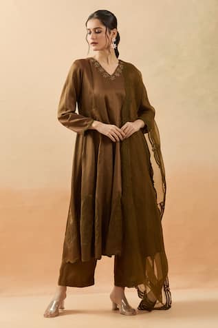Thread Embroidered Kurta Set 