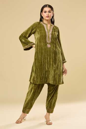 Pouli Pret Mirror Embroidered Velvet Kurta Set 