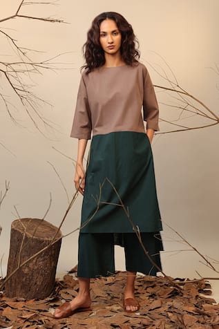 MATI Solid Green Capri Pant 