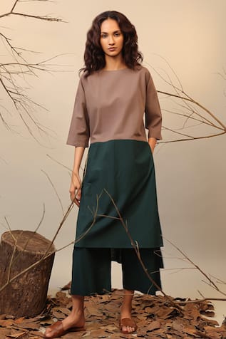 MATI Dual Ruka Solid Tunic With Capri Pant 