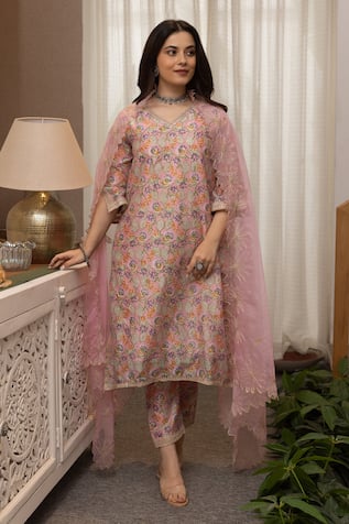 ASRUMO Floral Zari Work Kurta Pant Set 