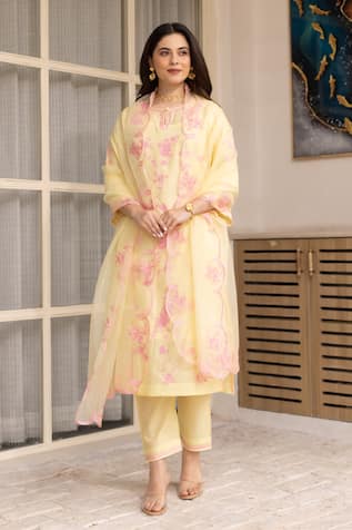 ASRUMO Floral Embroidered Kurta Pant Set 