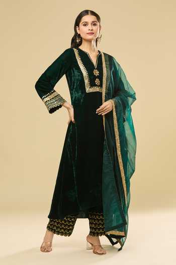 Pouli Pret Zari & Mirror Embroidered Velvet Kurta Set 