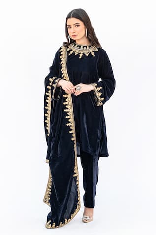 Daljit Sudan Aari Embroidered Velvet Cape & Kurta Set 