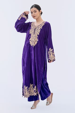 Daljit Sudan Paisley Aari Embroidered Velvet Kurta Set 