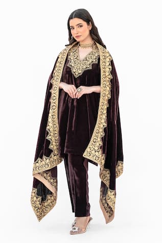 Daljit Sudan Aari Embroidered Velvet Cape & Kurta Set 