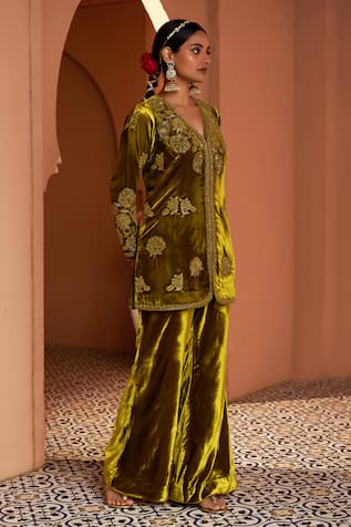Shalkii Floral Embroidered Green Kurta Set 