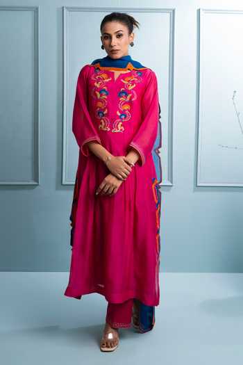 The White Tree Studio Floral Applique Pink Kurta Set 