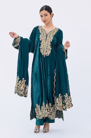 Daljit Sudan Embroidered Velvet Kurta Set 