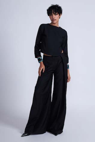 Advait Curved Hem Black Crop Top 