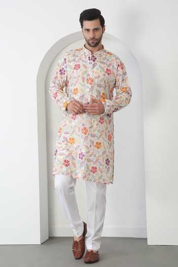 Aham-Vayam Pushp Tyohar Embroidered Kurta Set 