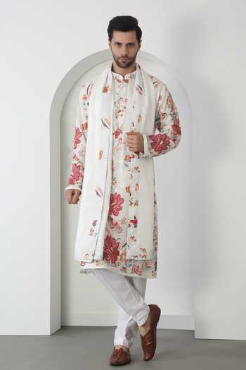 Aham-Vayam Floral Embroidered Kurta Set 