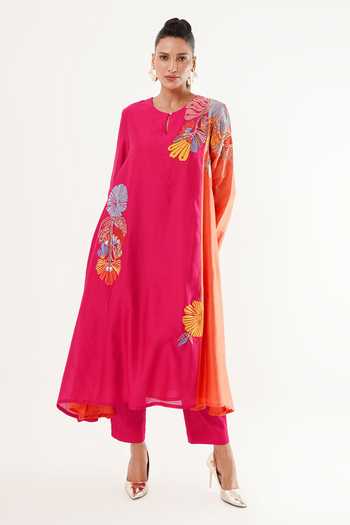Jajaabor Floral Embroidered Kurta & Pant Set 