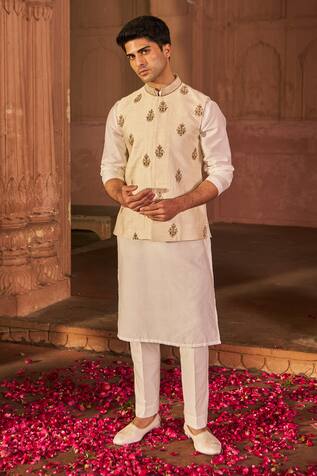 Nidhika Shekhar Zardozi & Dabka Embroidered Bundi 