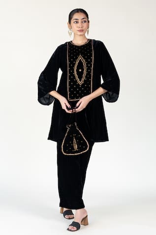 Nirjara Black Tikki & Zardozi Embroidered Kurta Set 