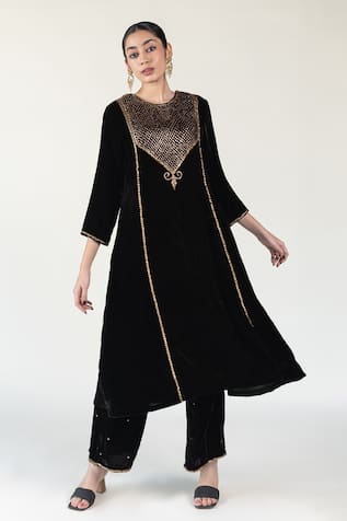 Nirjara Black Zardozi Embroidered Kurta Set 