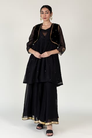 Nirjara Black Aari Tikki Embroidered Koti 