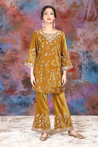 HOUSE OF SUPRIYA Floral Embroidered Velvet Kurta & Bell Bottom 