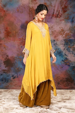 HOUSE OF SUPRIYA Floral Vine Embroidered Asymmetric Kurta With Palazzo 