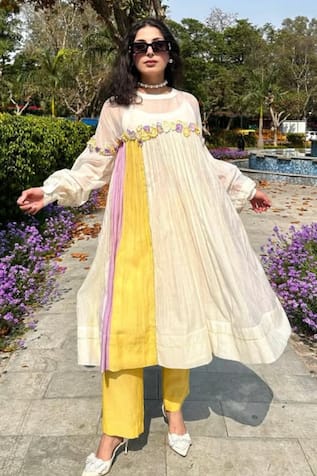 Kaynaat By Aanchal Sawhney Floral Embroidered Kurta & Pant Set 
