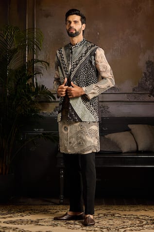 Diyarajvvir Geometric Print Bundi & Kurta Set 