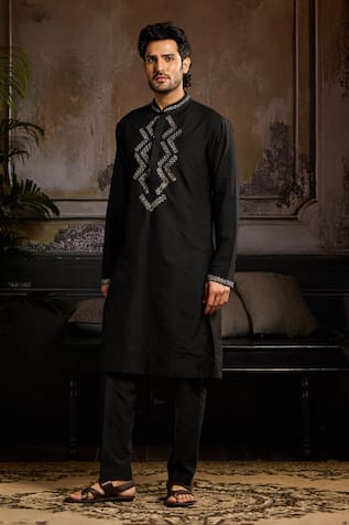 Diyarajvvir Zari Thread Embroidered Kurta Set 