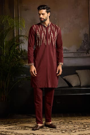 Diyarajvvir Mirror Embroidered Kurta Set 