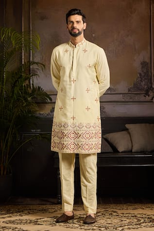 Diyarajvvir Floral Tribal Embroidered Kurta Set 