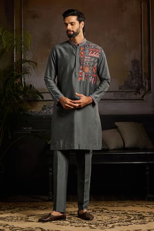 Diyarajvvir Geometric Tribal Embroidered Kurta With Pant 