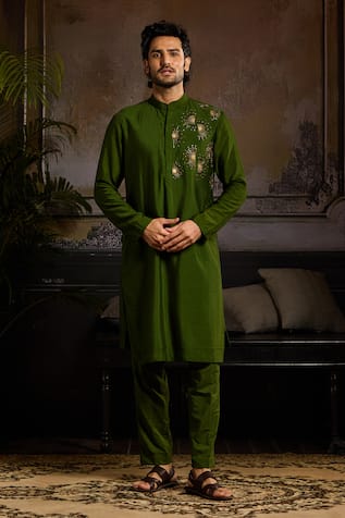Diyarajvvir Sunburst Metallic Embroidered Kurta Set 