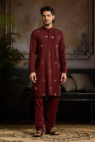 Diyarajvvir Maroon Metallic Butti Embroidered Kurta Set 