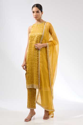 Priyal Prakash Gota & Zari Stripe Work Kurta Pant Set 