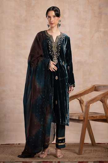 Saahiil Kapoor Aqsa Aari Embroidered Velvet Kurta Set 