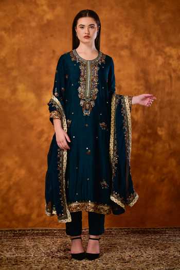 Saahiil Kapoor Nora Zardozi Embroidered Kurta Set 
