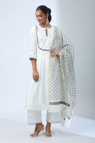Kalakaari By Sagarika