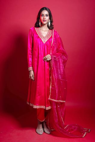 Aavya Paisley Embroidered Kurta Pant Set 