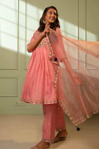 Aavya Floret Embroidered Kurta Set 