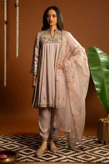 Aavya Gardenia Embroidered Kurta Set 