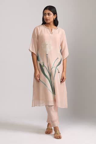 Trendy tokari Floral Embroidered Kurta & Pant Set 