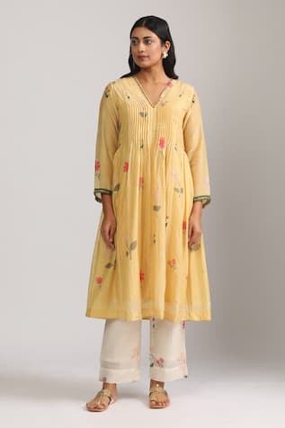 Trendy tokari Yellow Floral Embroidered Kurta Set 