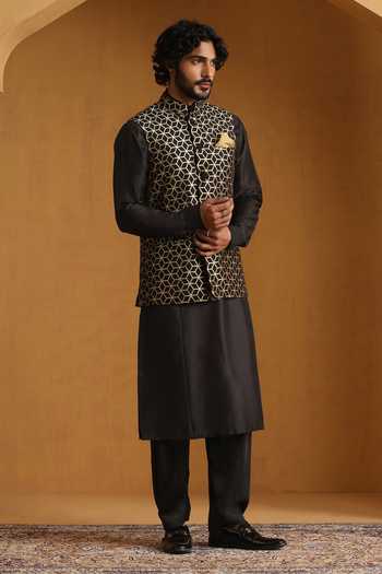 Weaver Story Geometric Pattern Bundi Kurta Set 