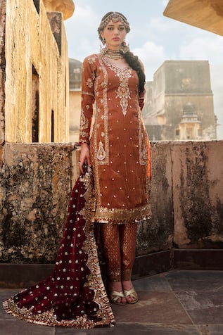 Lashkaraa Floral Zari Embroidered Kurta Set 