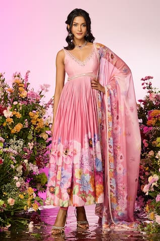Label Priyanka Kar