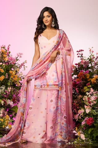 Label Priyanka Kar