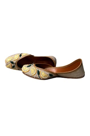Embroidered Lemon Motif Juttis 