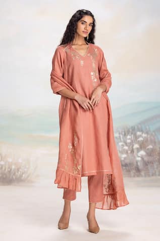 Kaveri Peach Linen Kurta Set With Embroidery 